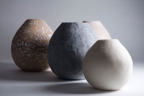 αντικείμενα από υαλοβάμβακα, ξύλο και δέρμα