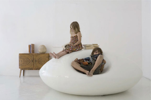 αντικείμενα από υαλοβάμβακα, ξύλο και δέρμα